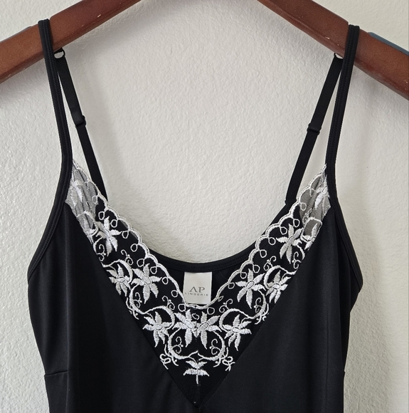AP Lingerie Short Slip Nightgown Sleepwear Black & White Lace size Medium - Picture 8 of 16